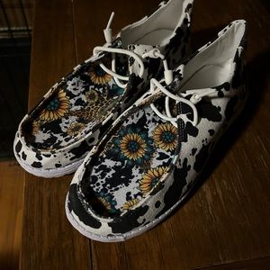 Sunflower and cow print canvas shoes